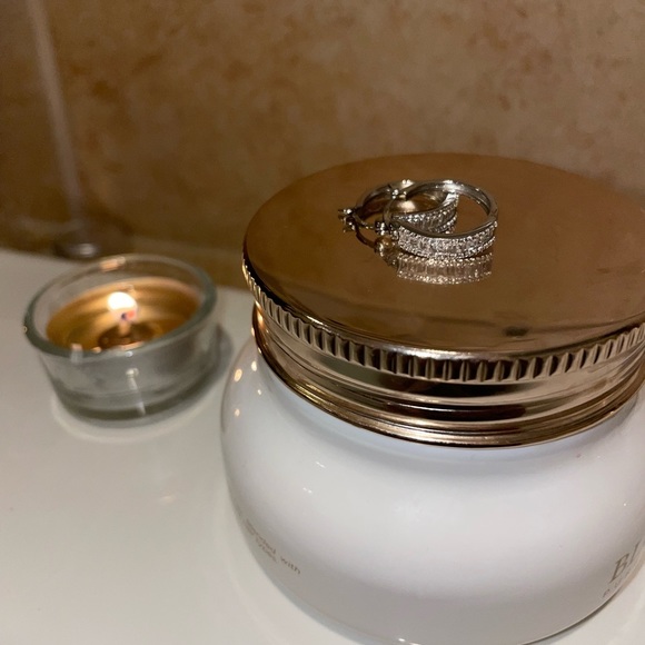 ELEGANT Emerald cut white sapphire Hoop Evening Earings - Picture 3 of 11